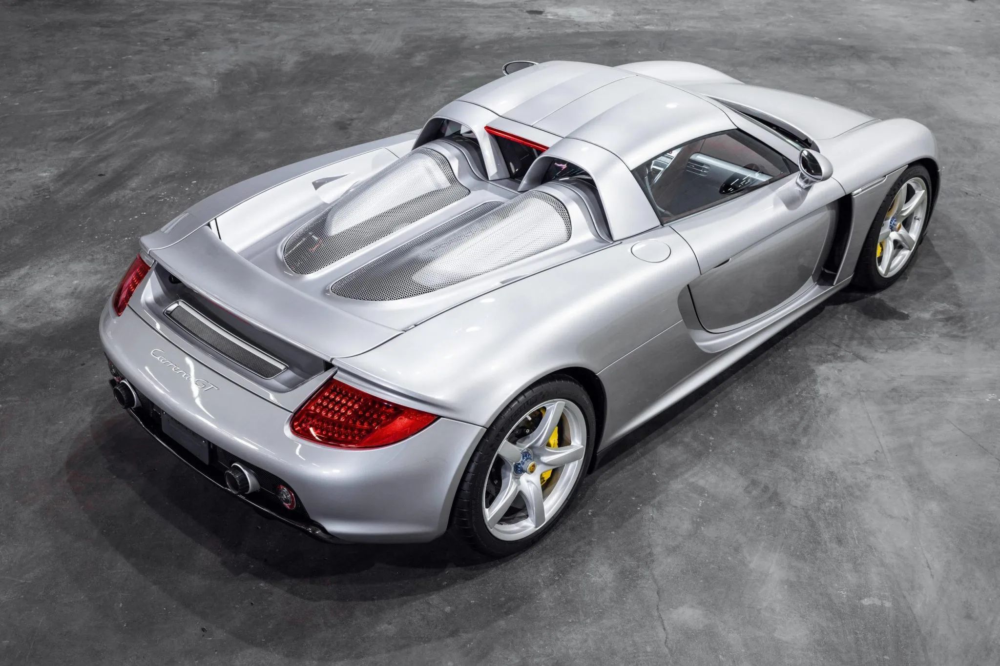 Adquirir um Porsche Carrera GT volta a ser possível... Este vai a leilão! 14