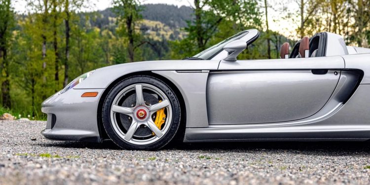 Adquirir um Porsche Carrera GT volta a ser possível... Este vai a leilão! 21