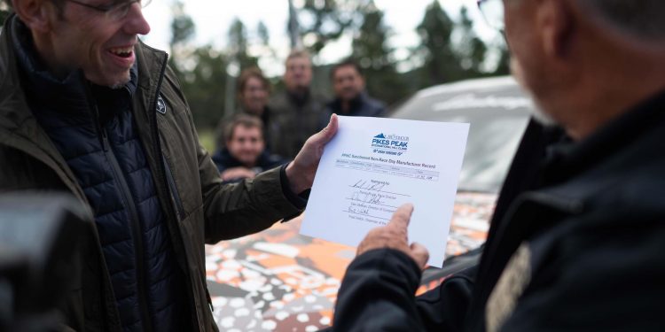 O Lamborghini Urus 2023 é o novo recordista de Pikes Peak na classe dos SUV! 20