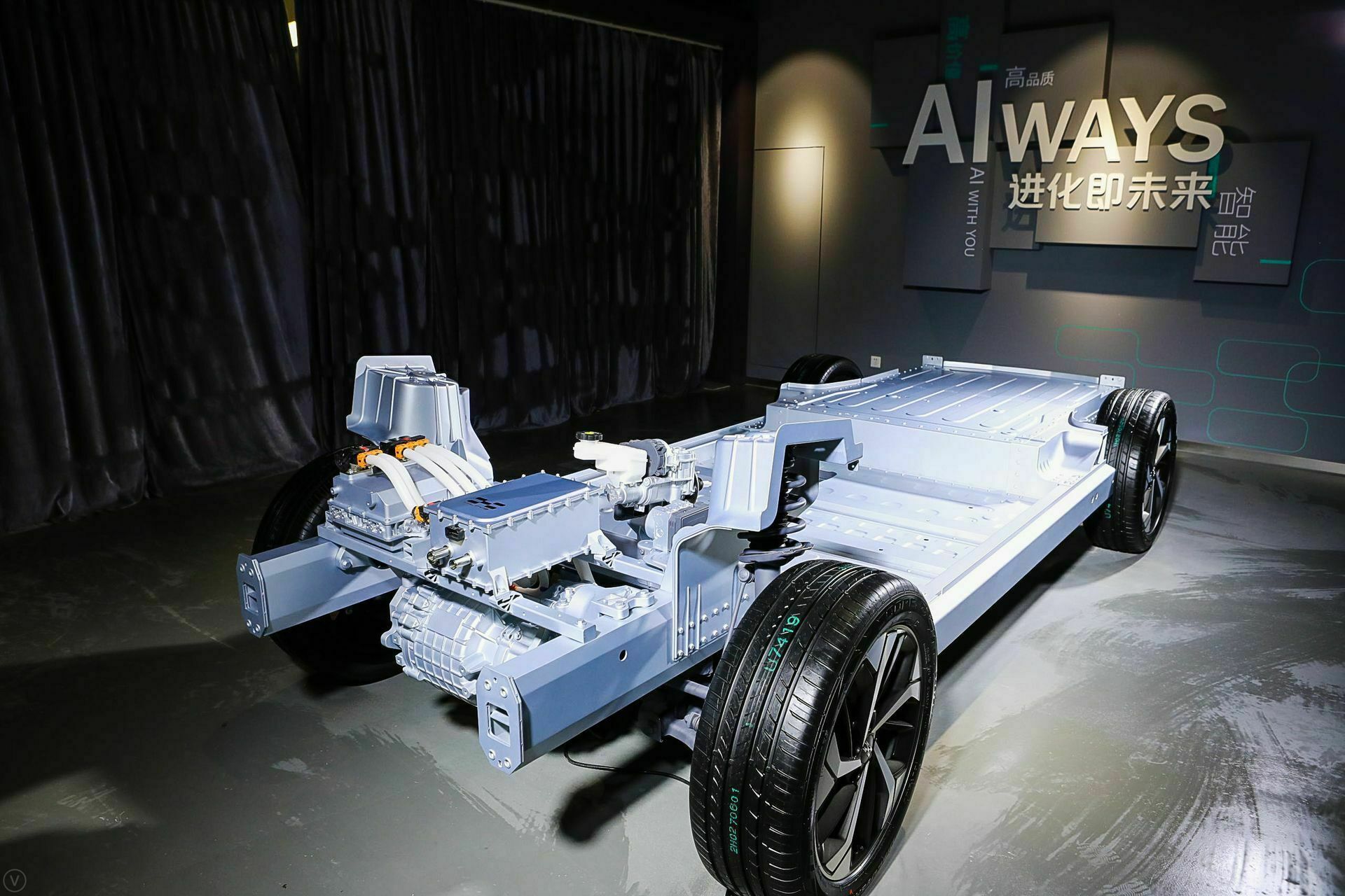 Construção leve e inovadora confere vantagem ao SUV Aiways U5 20