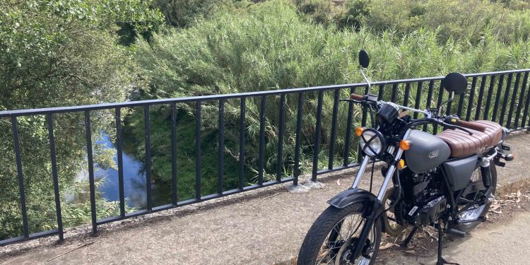 Quando um automobilista "ferrenho" compra uma moto 125cc por pura diversão... 23