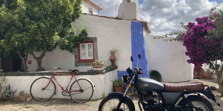 Quando um automobilista "ferrenho" compra uma moto 125cc por pura diversão... 24