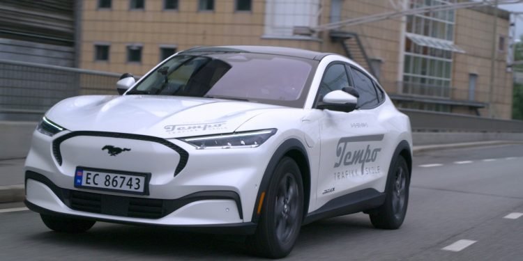 Escolas de condução utilizam o Mustang Mach-E para ensinar a “Geração E” a conduzir(video) 19