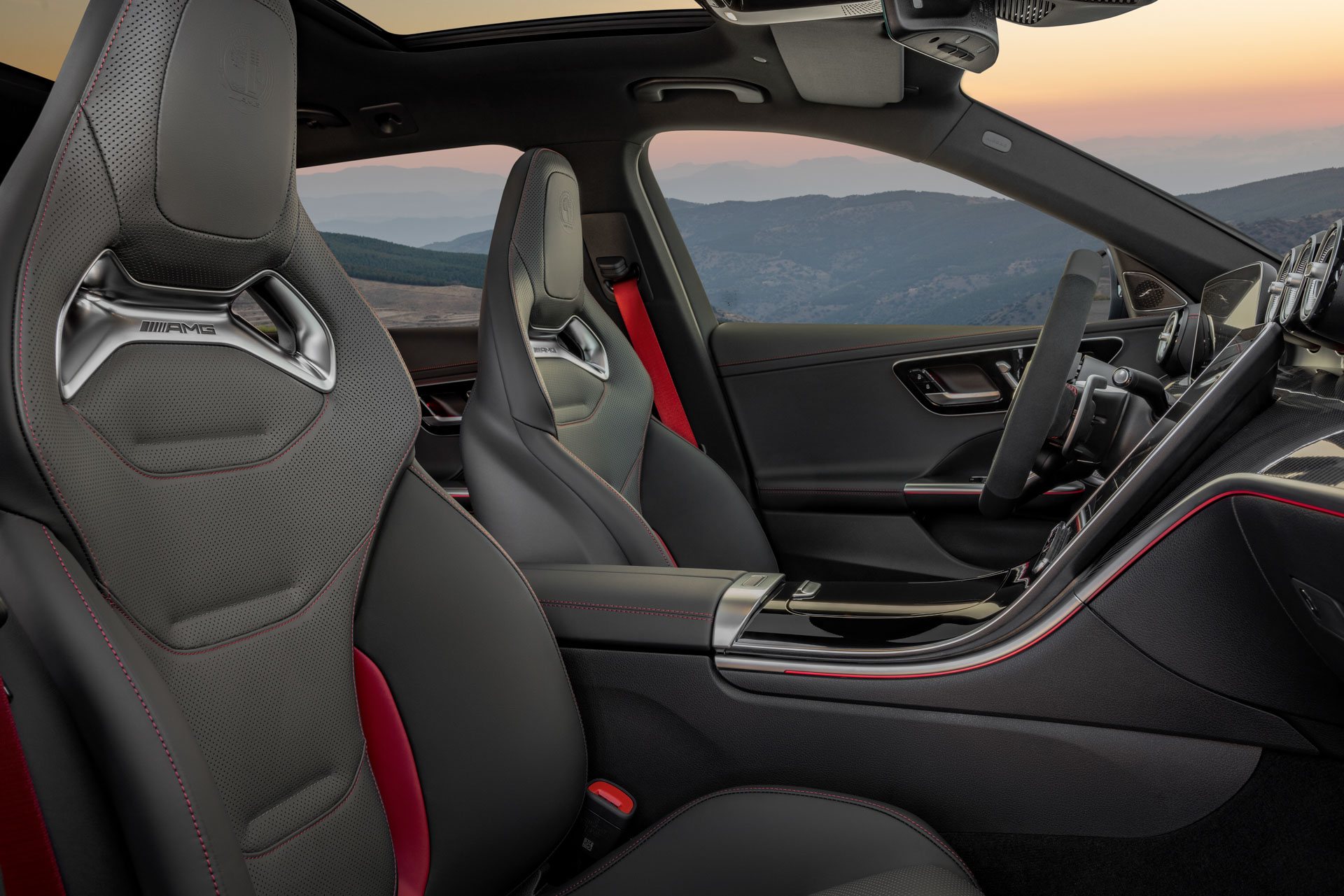 O novo Mercedes-AMG C 63 S E PERFORMANCE: o início da uma nova era 32 O novo Mercedes-AMG C 63 S E PERFORMANCE: o início da uma nova era 32