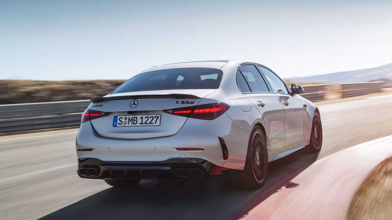 O novo Mercedes-AMG C 63 S E PERFORMANCE: o início da uma nova era 33 O novo Mercedes-AMG C 63 S E PERFORMANCE: o início da uma nova era 33