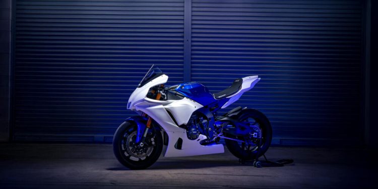A Yamaha apresenta a R1 GYTR para 2023 25