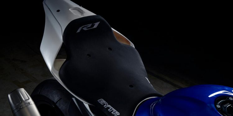 A Yamaha apresenta a R1 GYTR para 2023 22