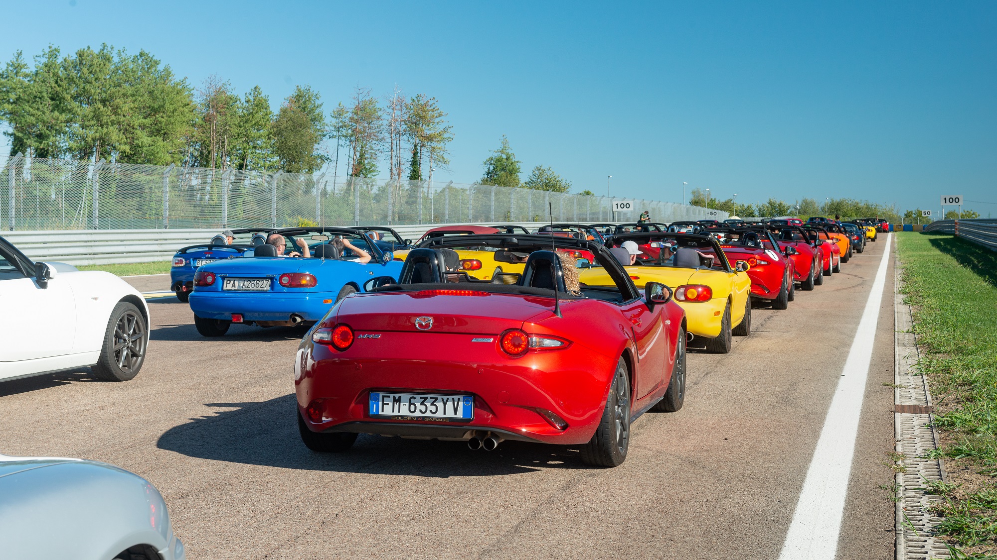 Encontro Mazda MX-5 em Modena estabelece novo título no GUINNESS WORLD RECORDS [TM] 17