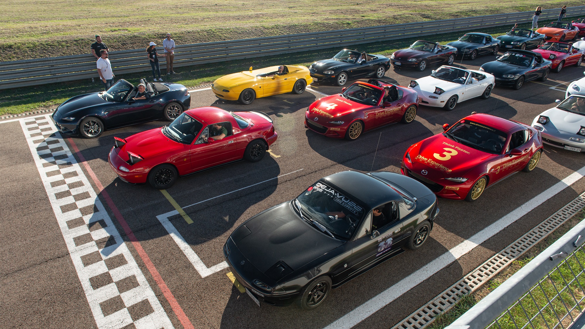 Encontro Mazda MX-5 em Modena estabelece novo título no GUINNESS WORLD RECORDS [TM] 18