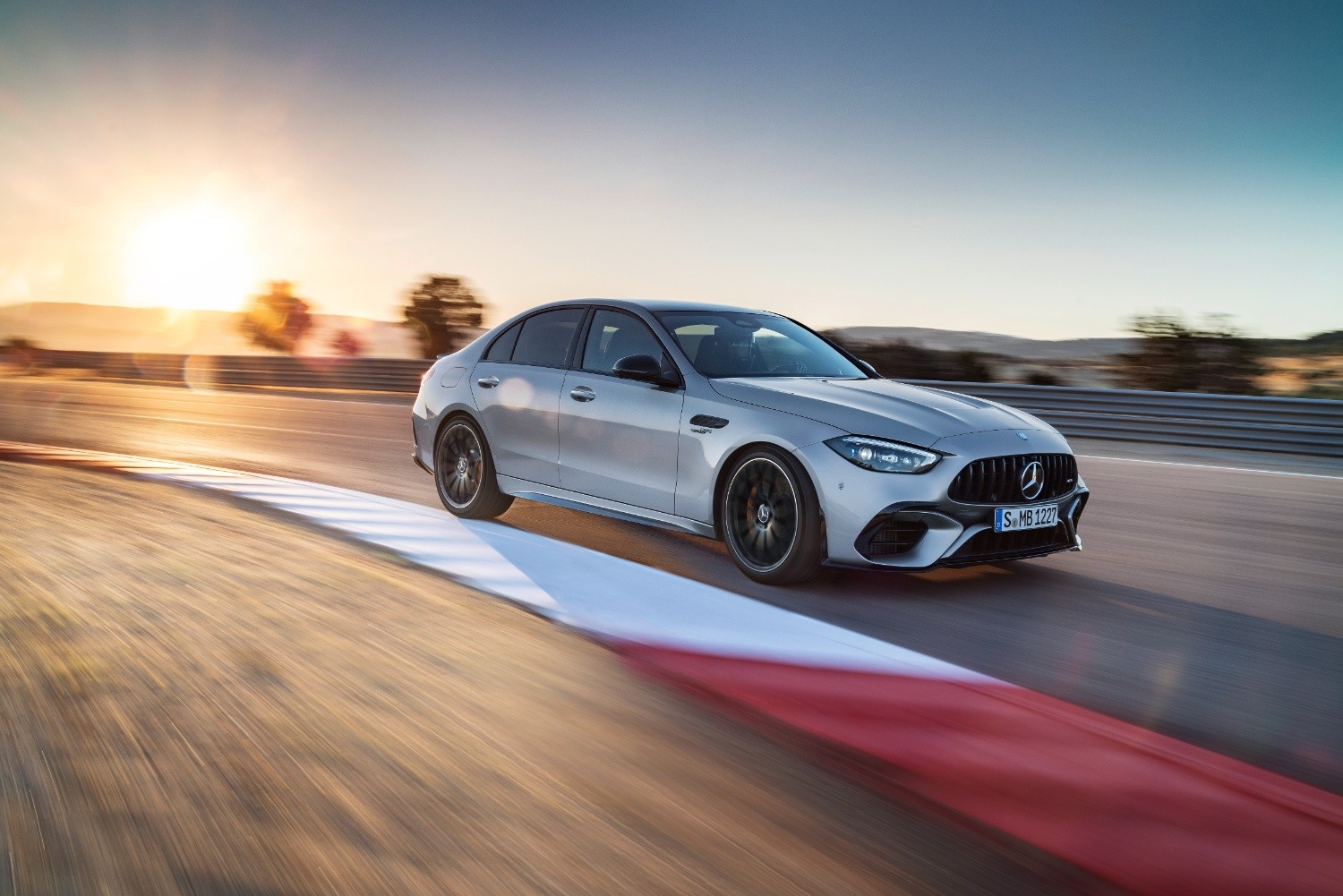 O novo Mercedes-AMG C 63 S E PERFORMANCE: o início da uma nova era 34 O novo Mercedes-AMG C 63 S E PERFORMANCE: o início da uma nova era 34