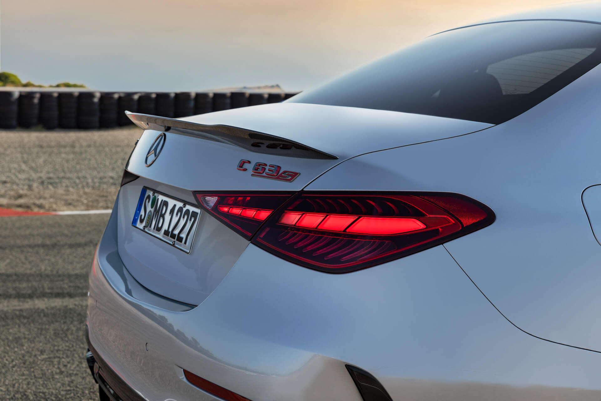 O novo Mercedes-AMG C 63 S E PERFORMANCE: o início da uma nova era 35 O novo Mercedes-AMG C 63 S E PERFORMANCE: o início da uma nova era 35