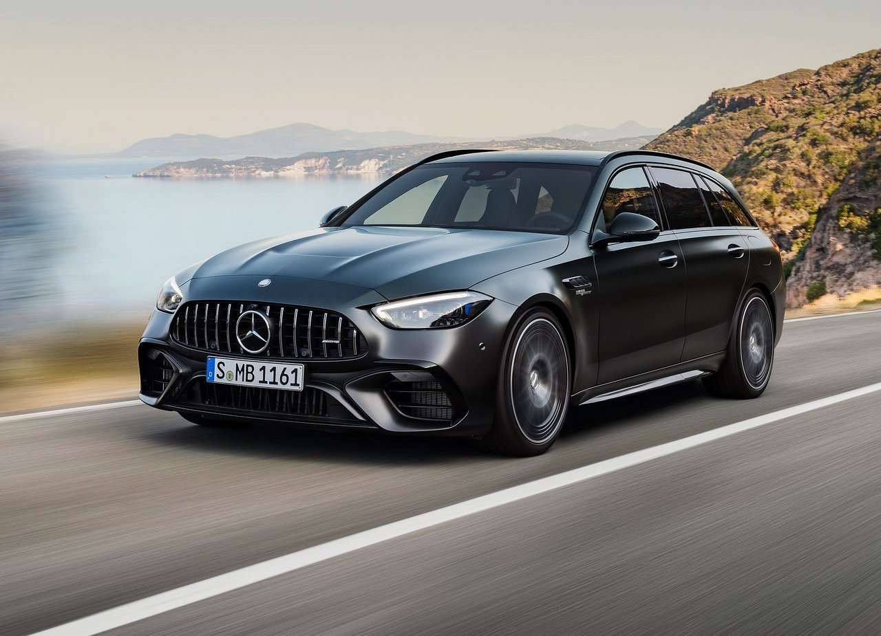 O novo Mercedes-AMG C 63 S E PERFORMANCE: o início da uma nova era 38 O novo Mercedes-AMG C 63 S E PERFORMANCE: o início da uma nova era 38
