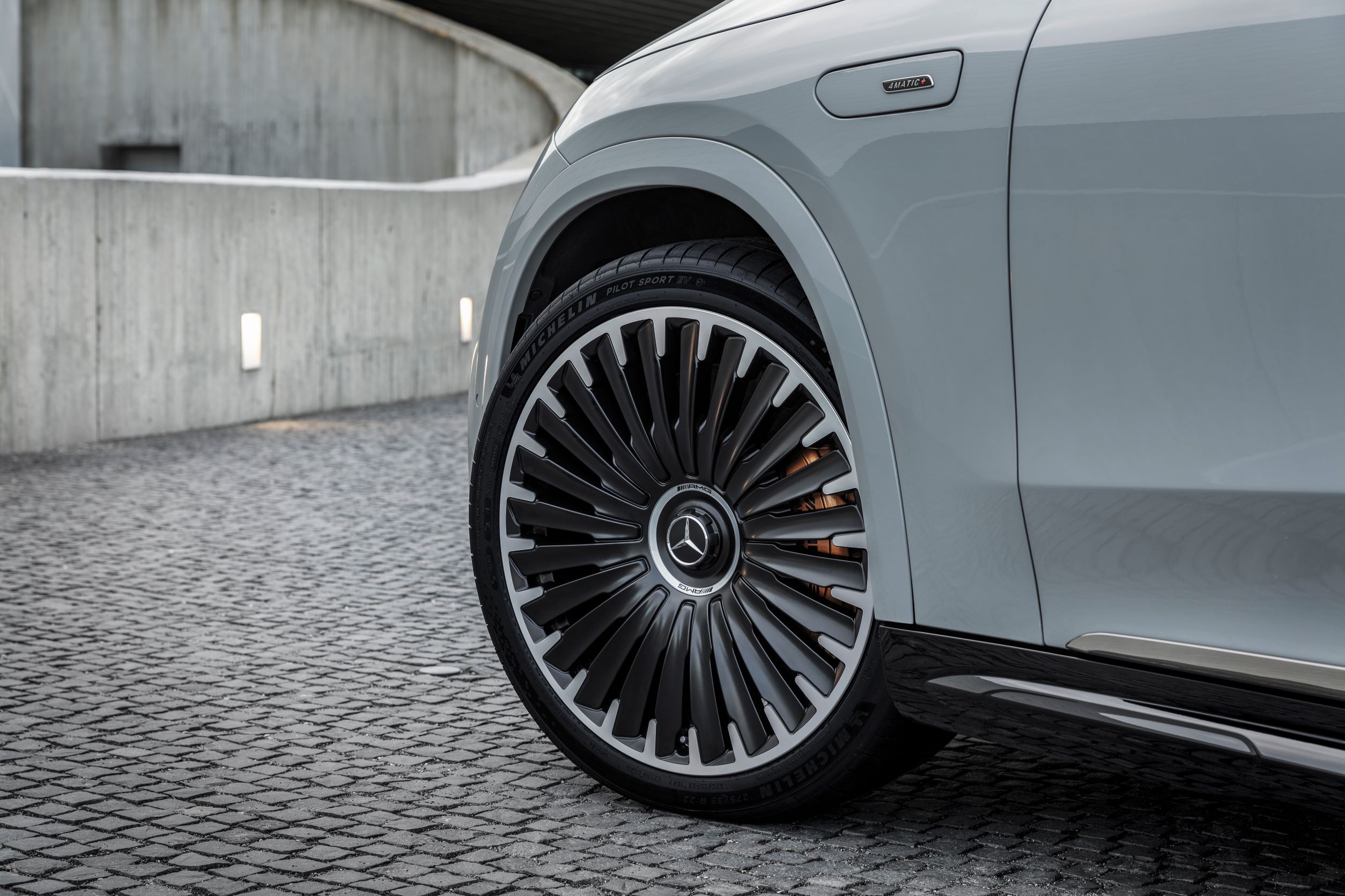 O primeiro SUV desportivo elétrico da Mercedes-AMG: o novo Mercedes-AMG EQE SUV 23