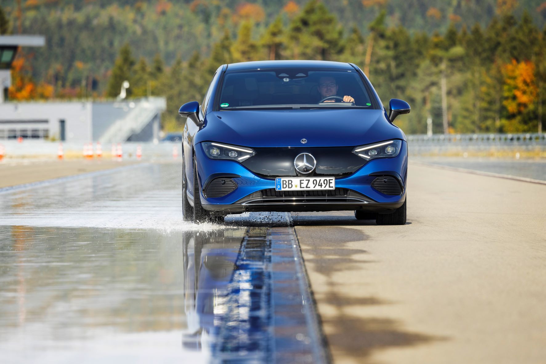 Mercedes-Benz pretende tornar a condução sem acidentes numa realidade 19