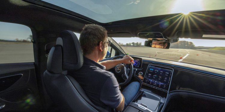 Mercedes-Benz pretende tornar a condução sem acidentes numa realidade 26