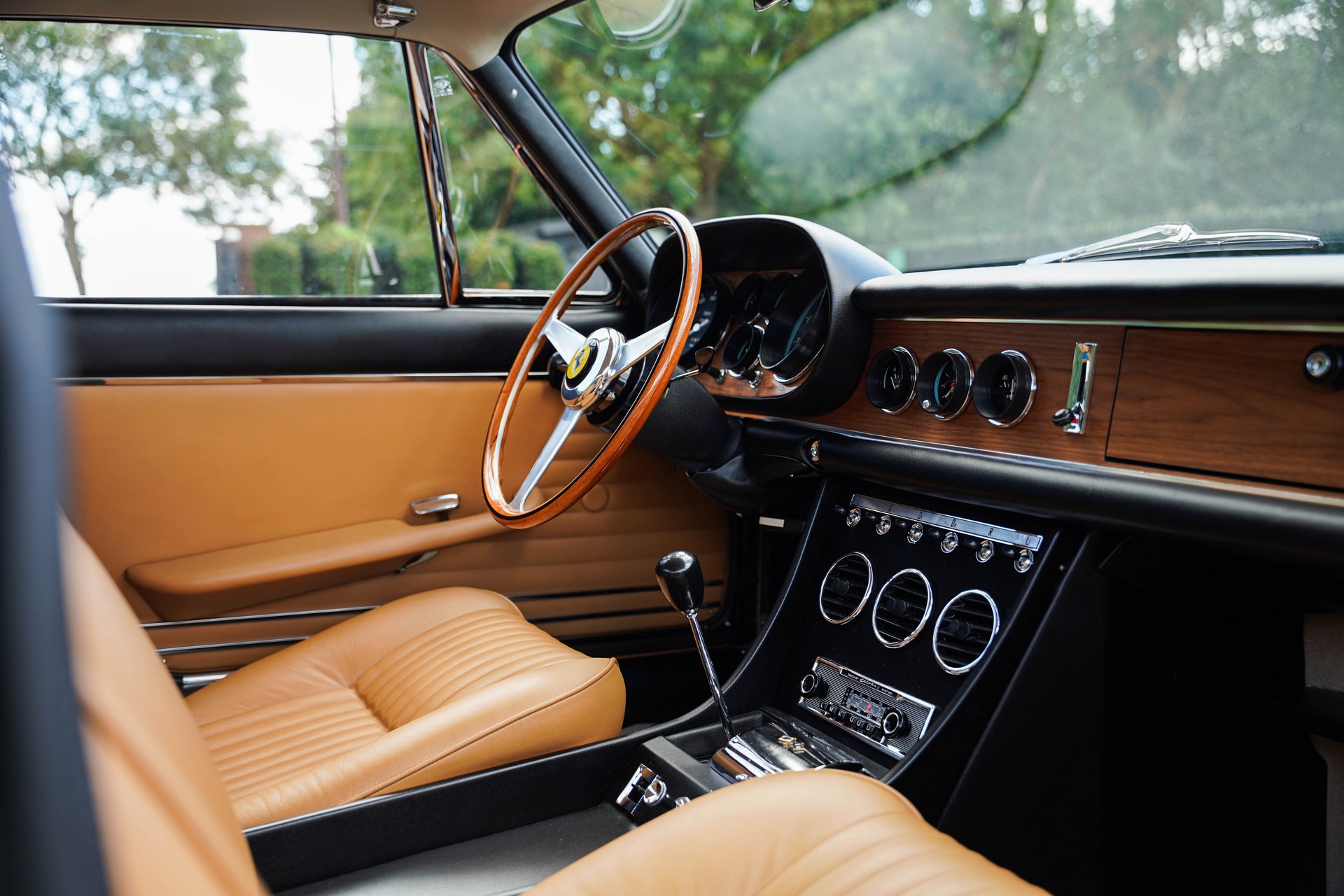 Este Ferrari 330 GTC foi restaurado ao longo de três anos pela Bell Sport & Classic ! 19
