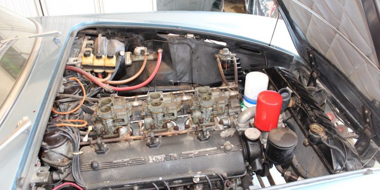 Este Ferrari 330 GTC foi restaurado ao longo de três anos pela Bell Sport & Classic ! 40