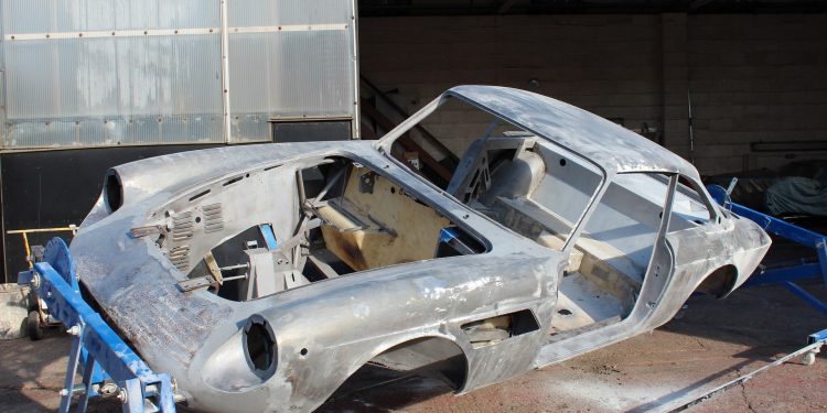 Este Ferrari 330 GTC foi restaurado ao longo de três anos pela Bell Sport & Classic ! 37