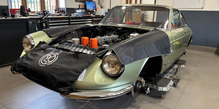 Este Ferrari 330 GTC foi restaurado ao longo de três anos pela Bell Sport & Classic ! 23