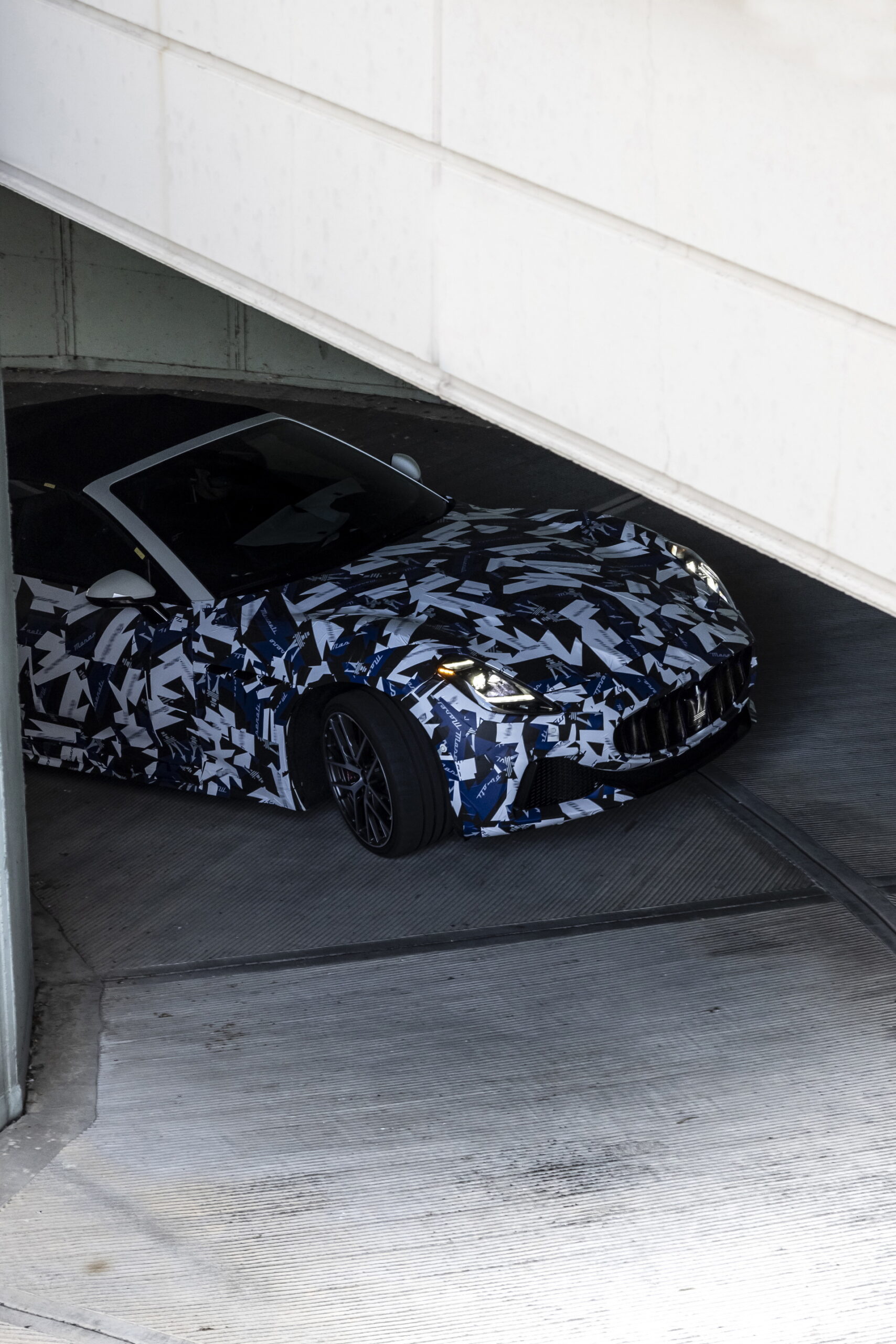 As primeiras fotos do Maserati GranCabrio surgiram online! 16