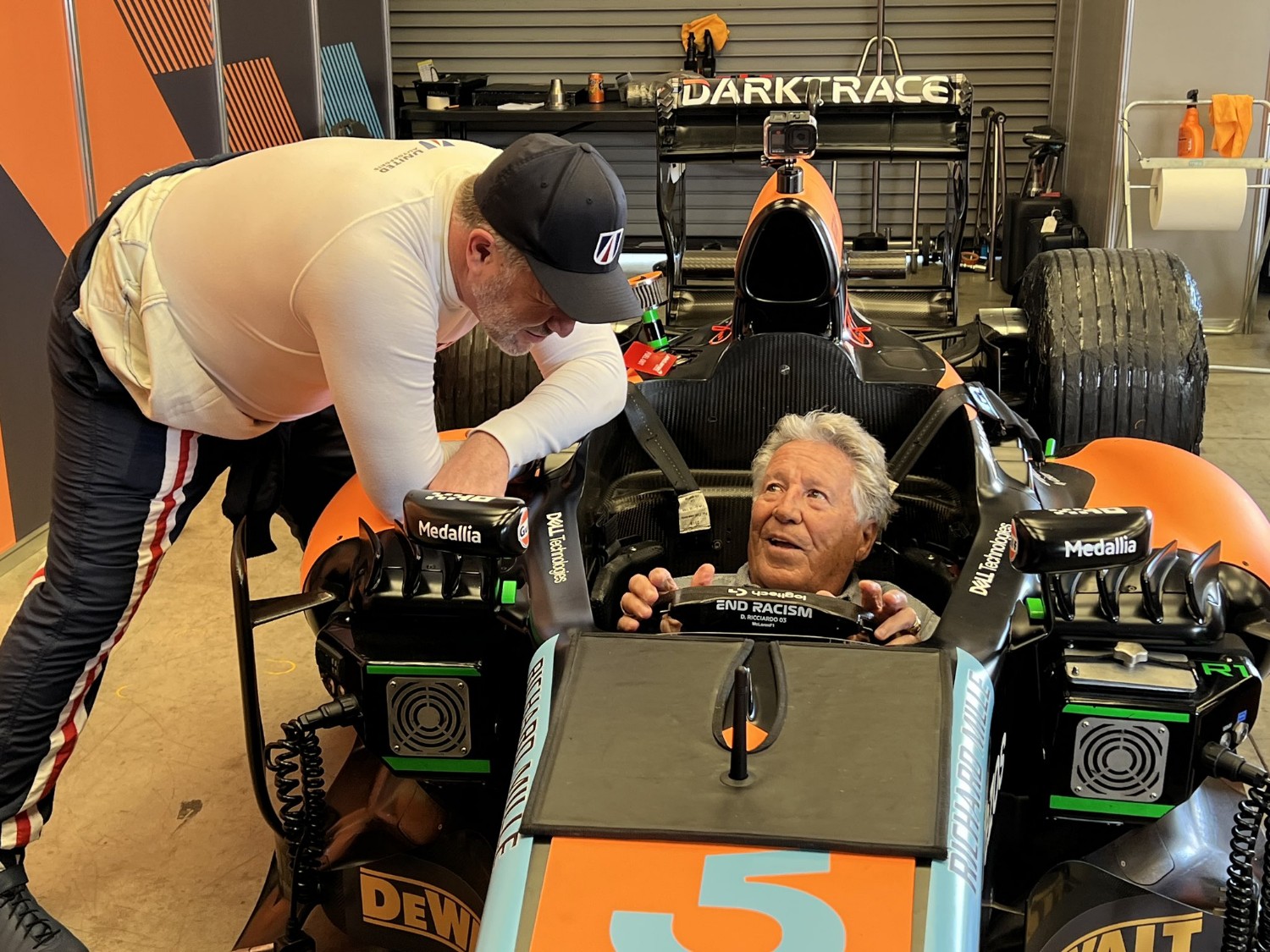 Aos 82 anos, Mario Andretti pilota monolugar da Formula 1 em Laguna Seca! (Vídeo) 14