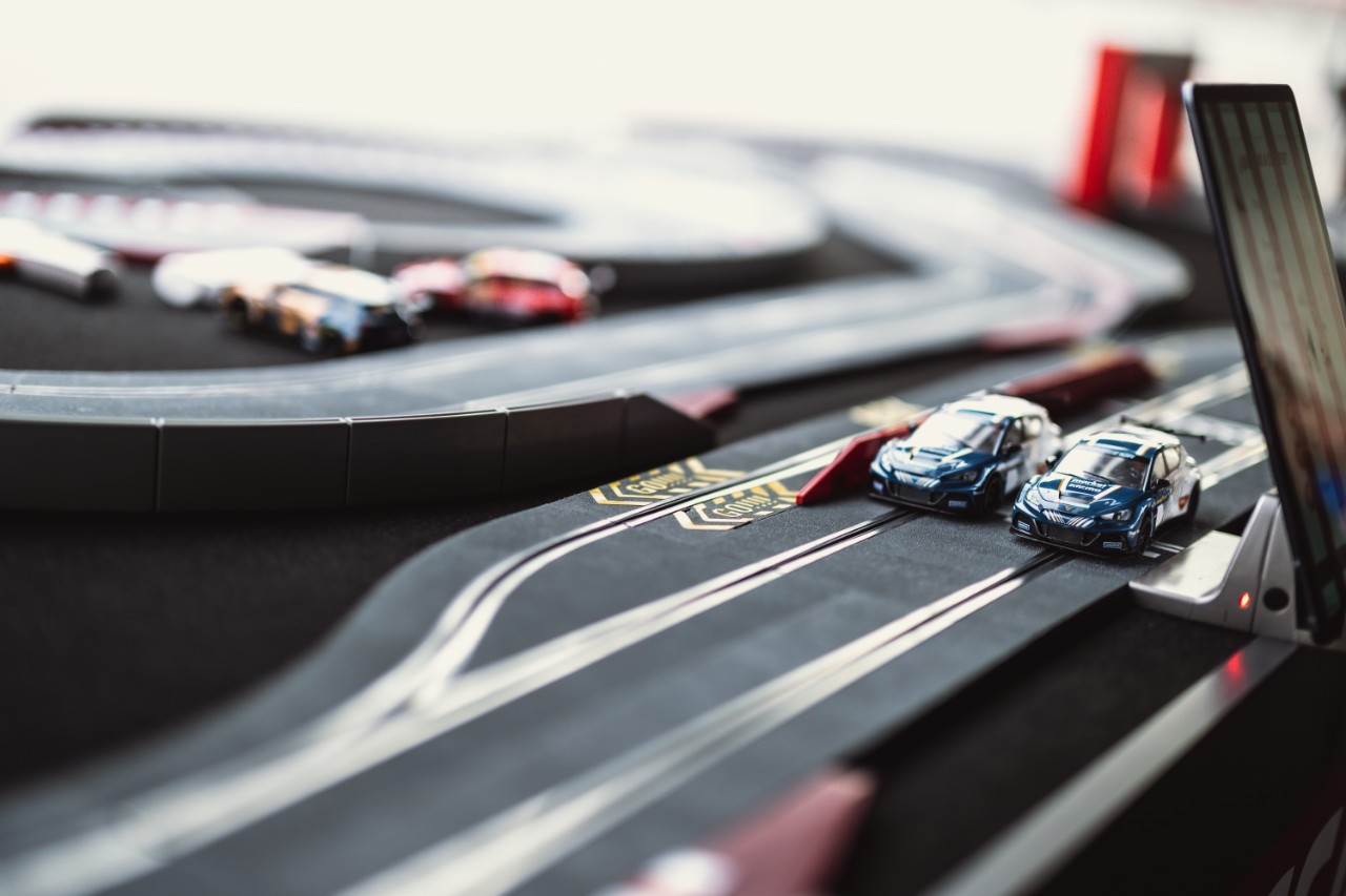 CUPRA faz parceria com Scalextric para criar a edição Team CUPRA, que inclui o CUPRA e-Racer 14