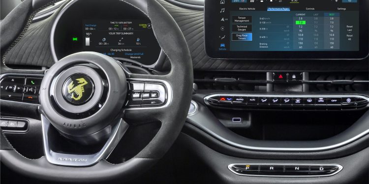 A família do Escorpião expande-se com a gama do Novo Abarth 500e puramente elétrico 29