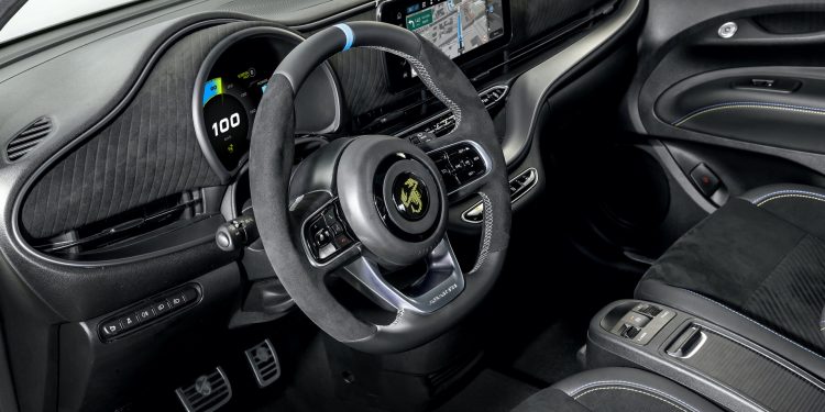 A família do Escorpião expande-se com a gama do Novo Abarth 500e puramente elétrico 30