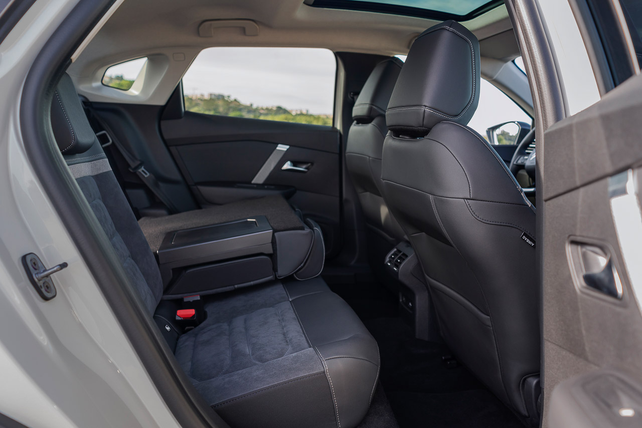 Citroën anuncia abertura de encomendas e preços do novo ë-C4 X em Portugal 21