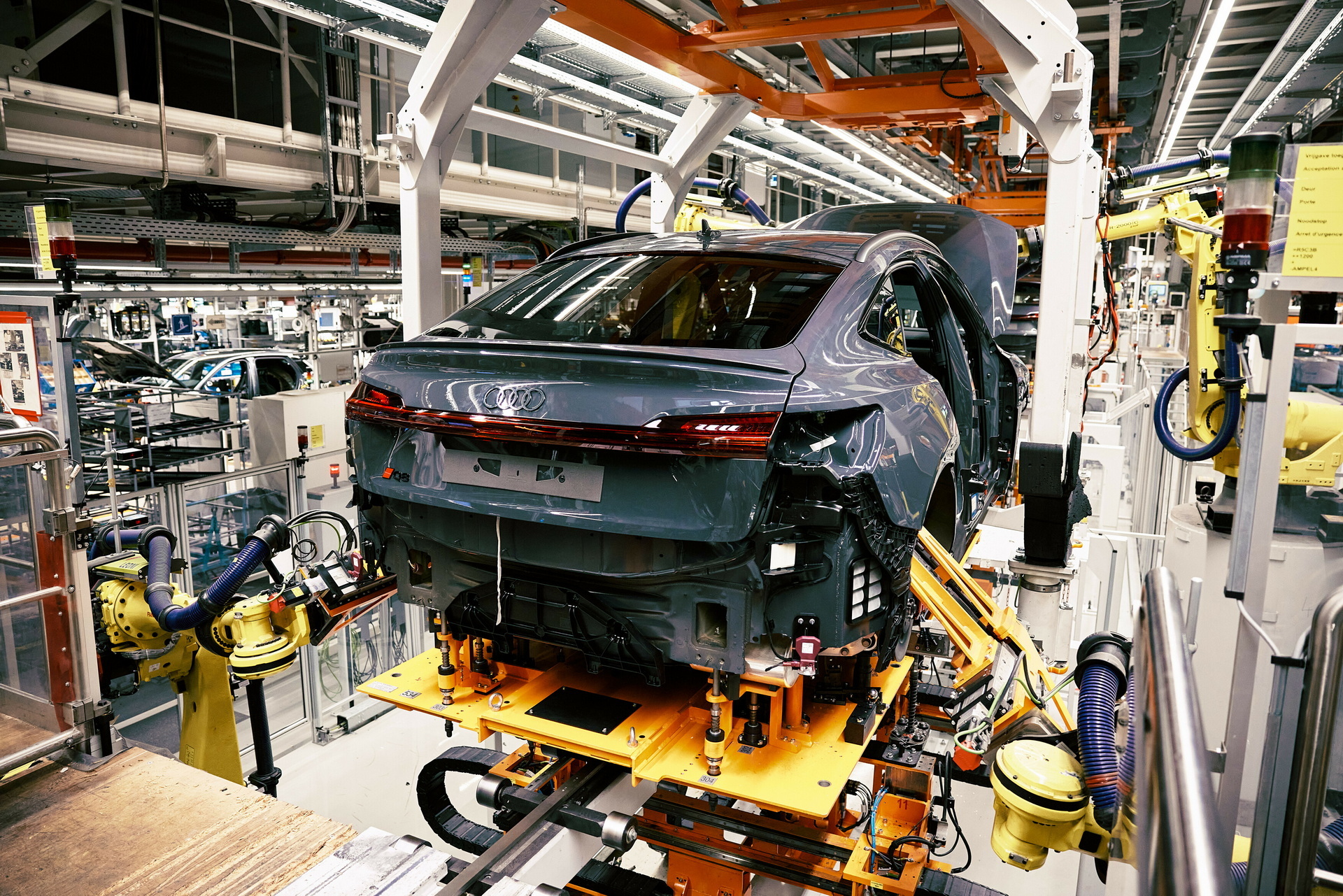 Audi Q8 E-TRON é neutro em carbono e já chegou às linhas de produção! 18