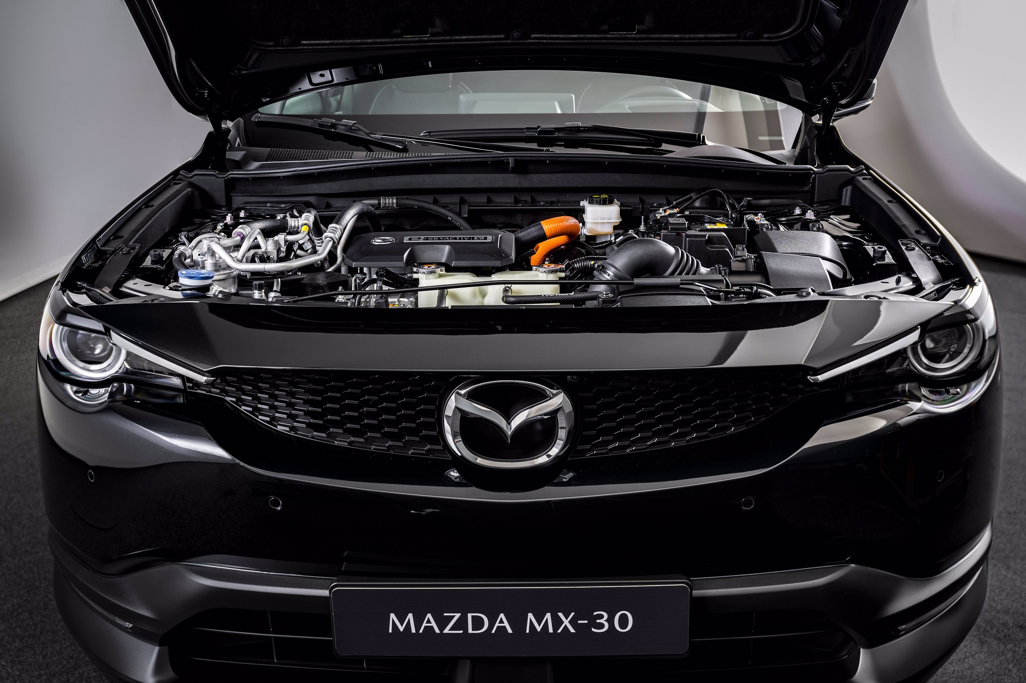 Mazda desvenda Mazda MX-30 e-Skyactiv R-EV na Europa 15