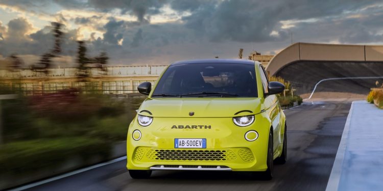 Novo Abarth 500e eletrifica a Europa 19
