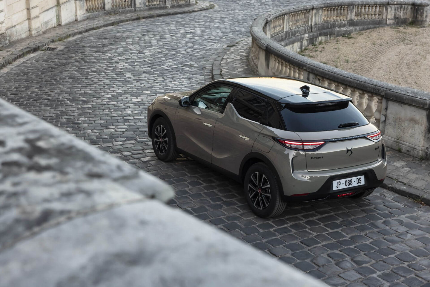 Novo DS 3 chega a Portugal aprimorado e faz estreia do novo motor elétrico 115 kW (156 cv) 24