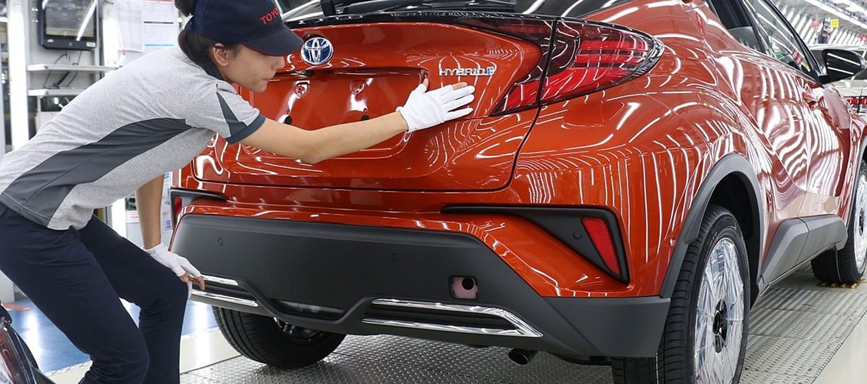 Toyota confirma produção na europa de veículos híbridos plug-in e baterias 13