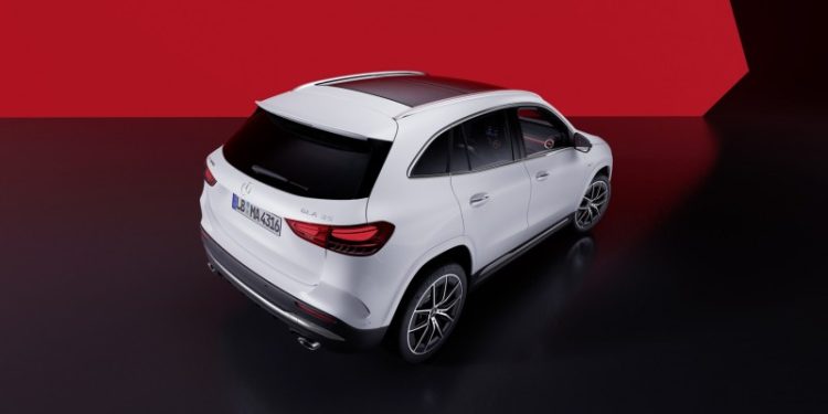 Mais funcionalidades e tecnologia atualizada para os modelos Mercedes-AMG GLA e GLB 21