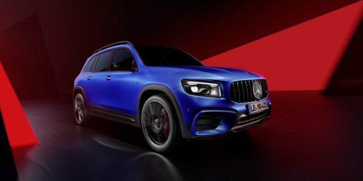 Mais funcionalidades e tecnologia atualizada para os modelos Mercedes-AMG GLA e GLB 24