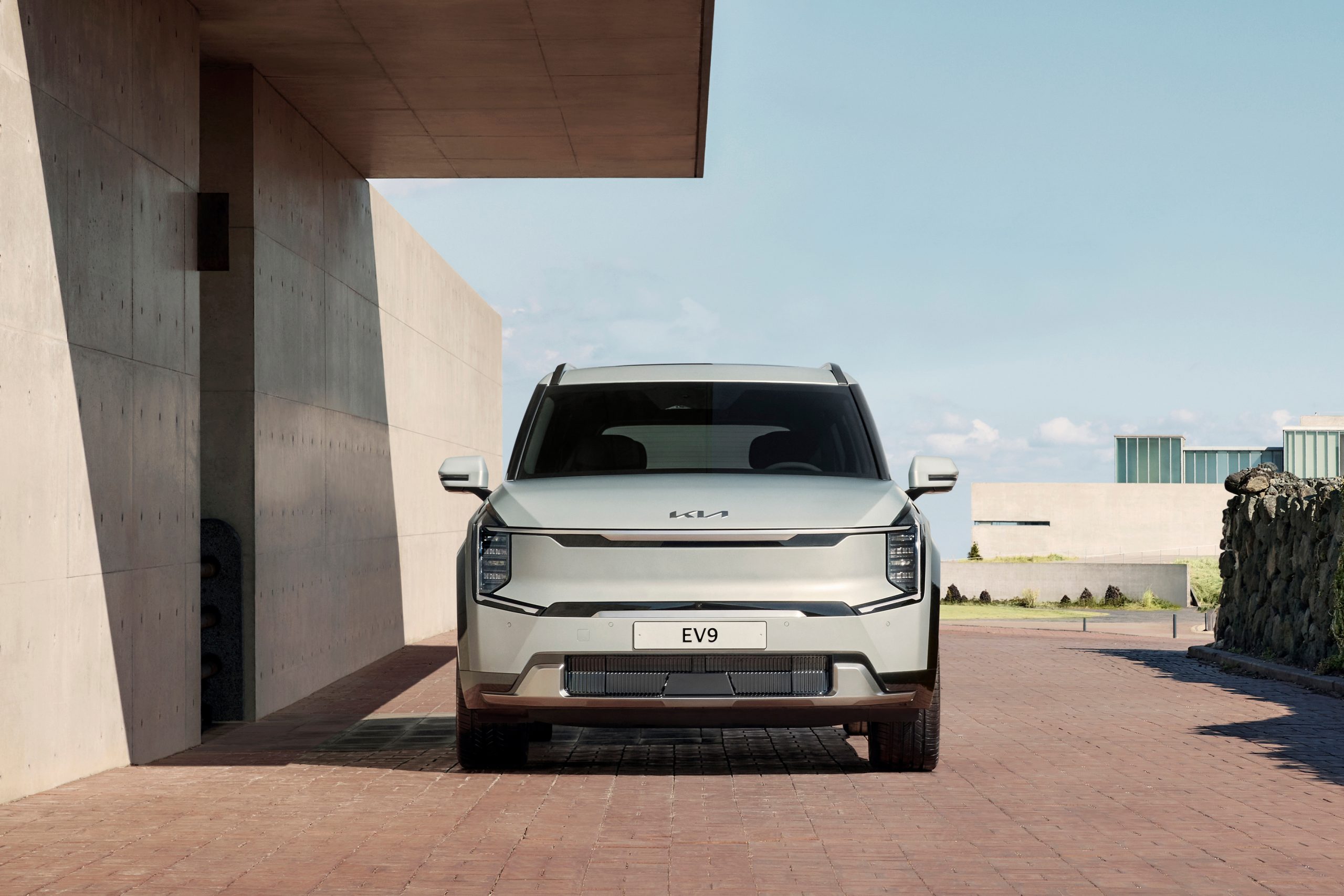 Kia EV9 revelado: Novo elétrico da marca alia design arrojado ao caráter de SUV (vídeo) 24