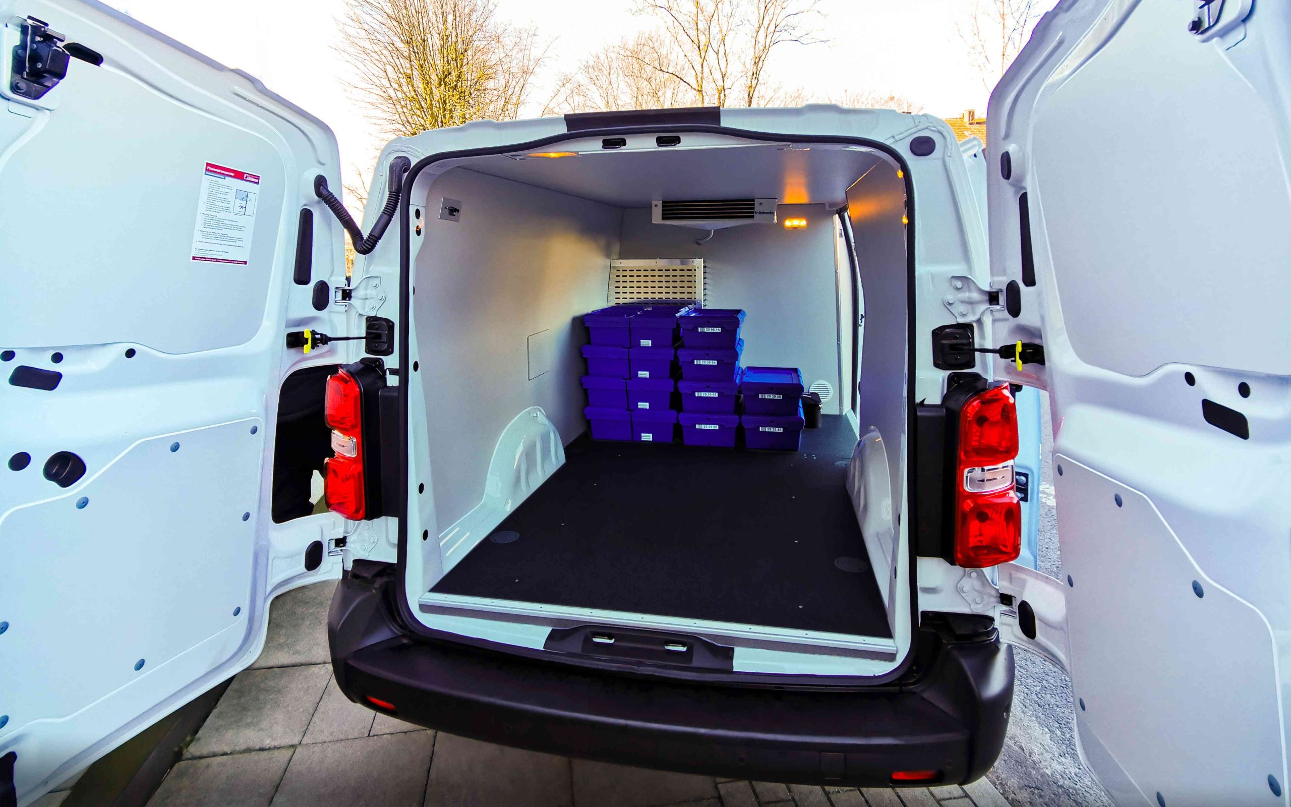 Entregas de produtos farmacêuticos refrigerados com os Opel Vivaro-e e Vivaro-e HYDROGEN 20