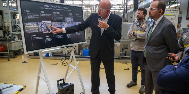 Renault Cacia inicia plano estratégico para se transformar numa empresa tecnológica 16