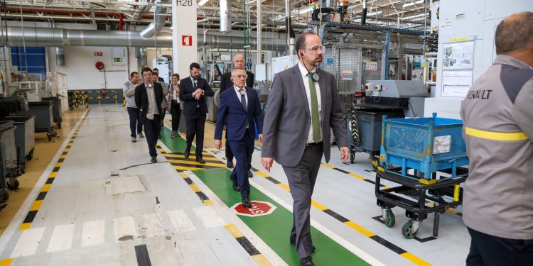 Renault Cacia inicia plano estratégico para se transformar numa empresa tecnológica 17