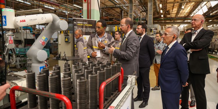 Renault Cacia inicia plano estratégico para se transformar numa empresa tecnológica 18