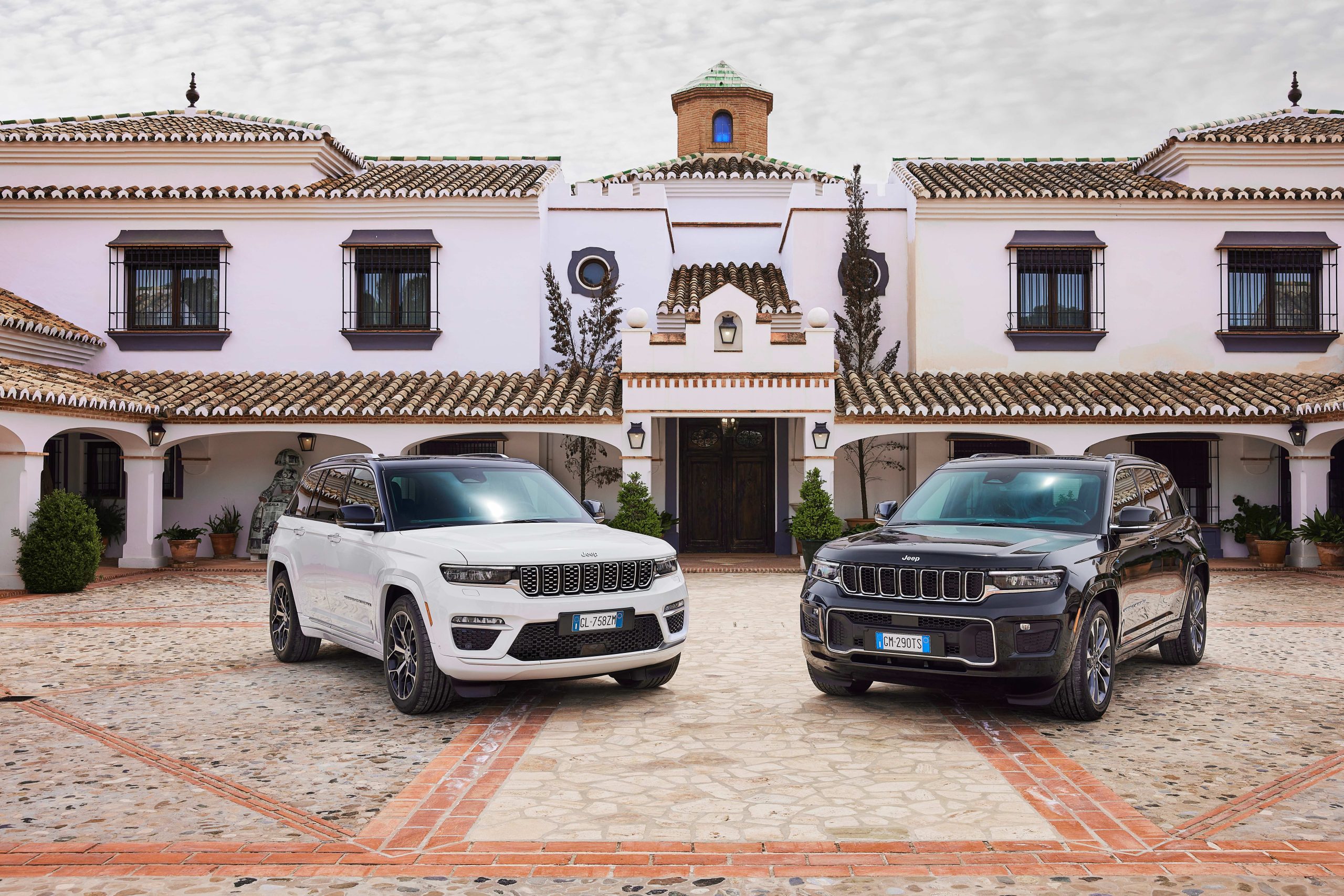 O novíssimo Grand Cherokee em grande destaque entre a gama completa Jeep® 4xe 20