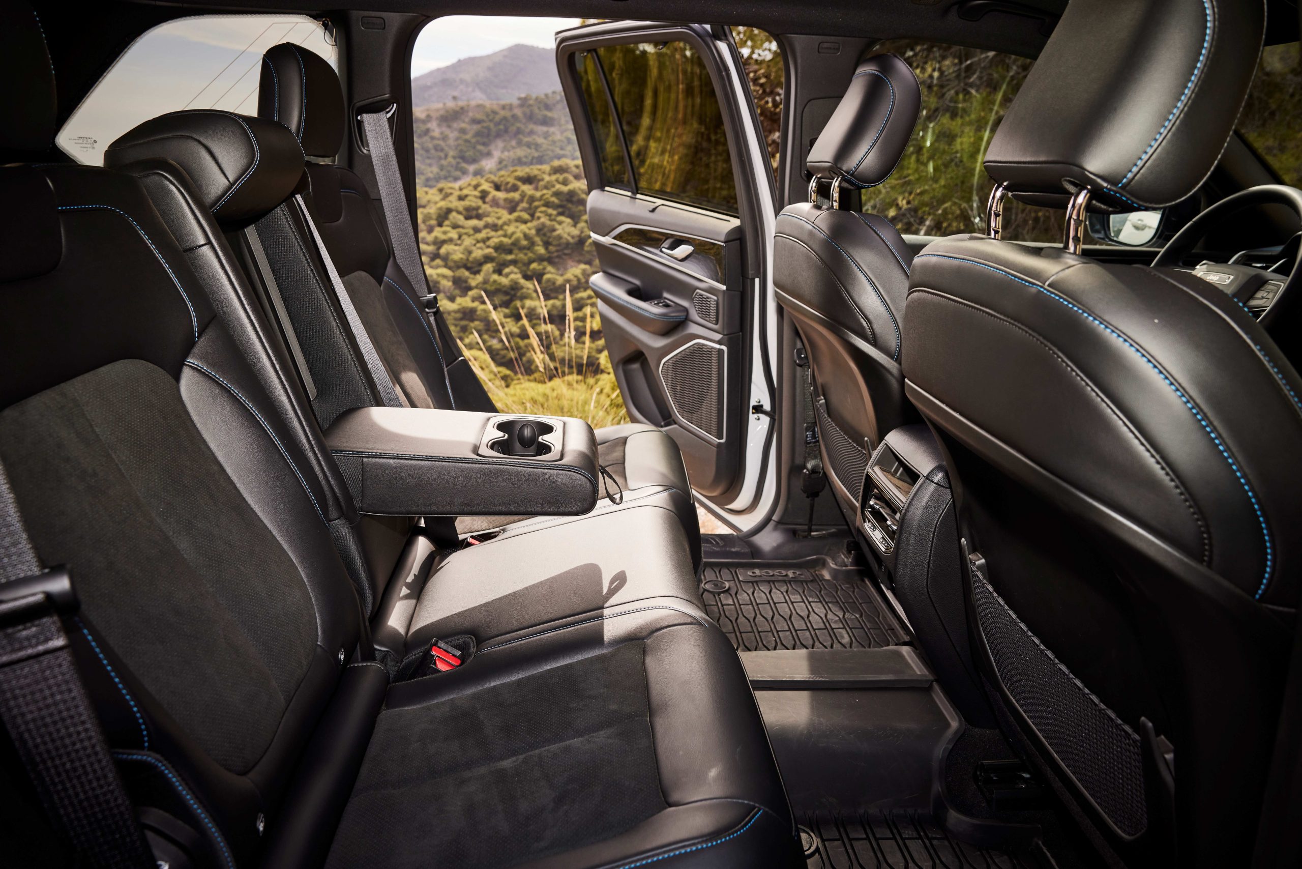 O novíssimo Grand Cherokee em grande destaque entre a gama completa Jeep® 4xe 24