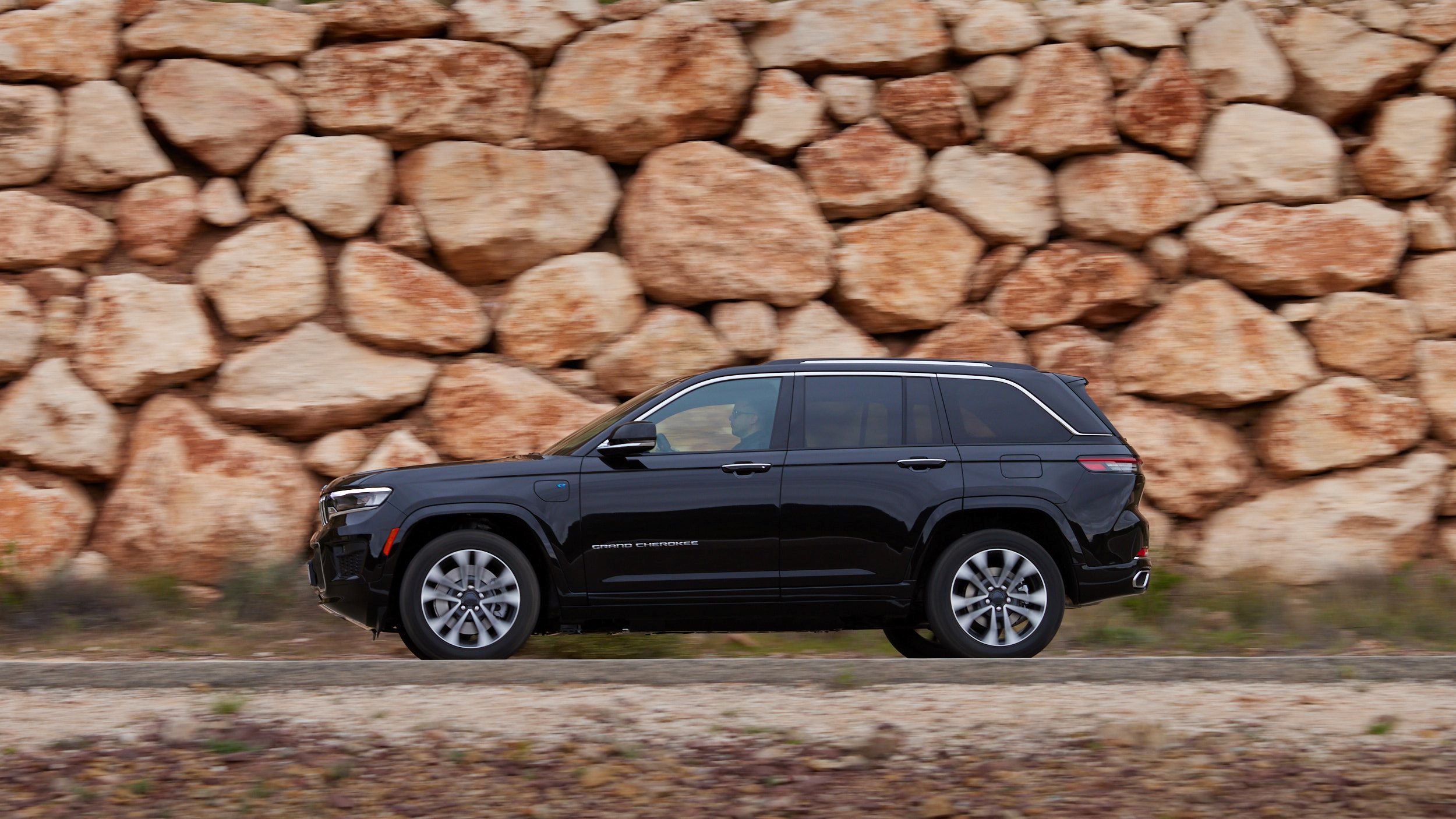 O novíssimo Grand Cherokee em grande destaque entre a gama completa Jeep® 4xe 22