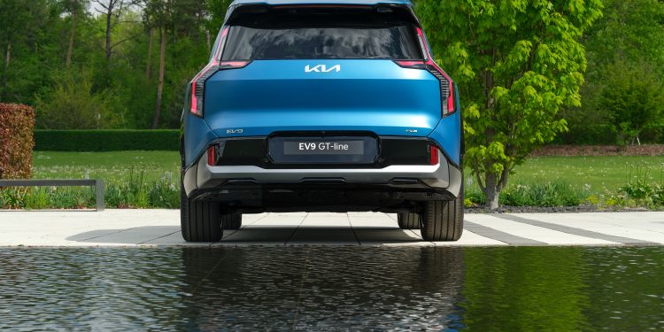 Kia EV9 antecipa SUV do futuro 38