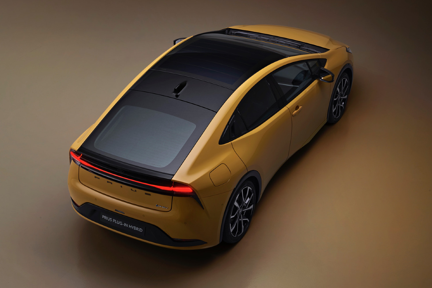 Toyota arranca com campanha para a Nova Geração Prius Plug-in 16