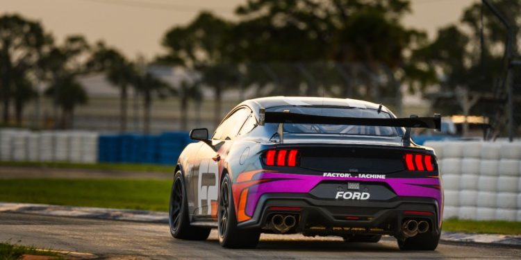 A Ford revela o novo Mustang GT4 em Spa (vídeo) 17