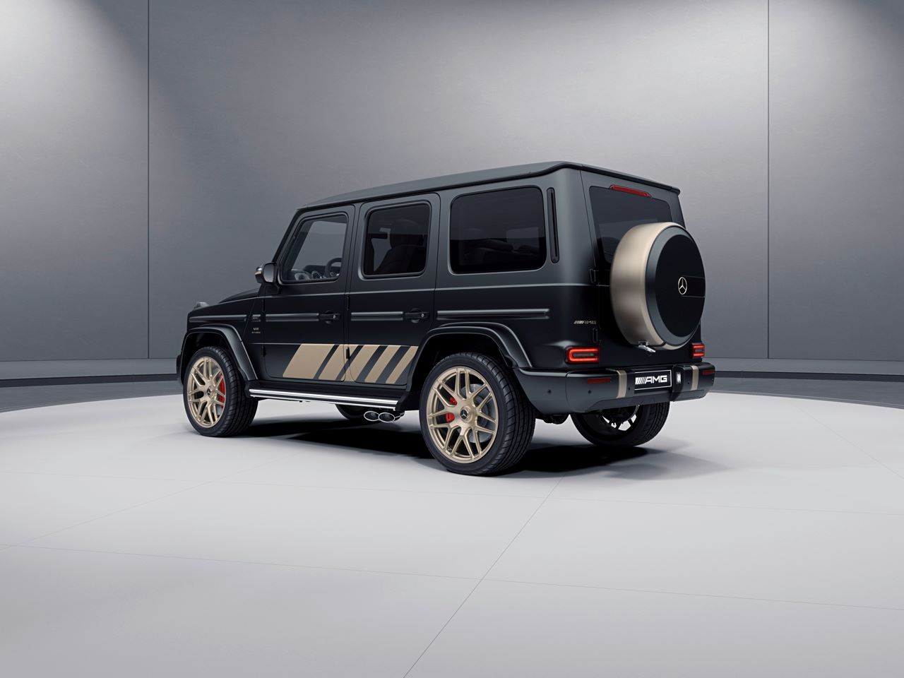 Mercedes-AMG G 63 “Grand Edition”: modelo especial em preto mate com detalhes em dourado 13