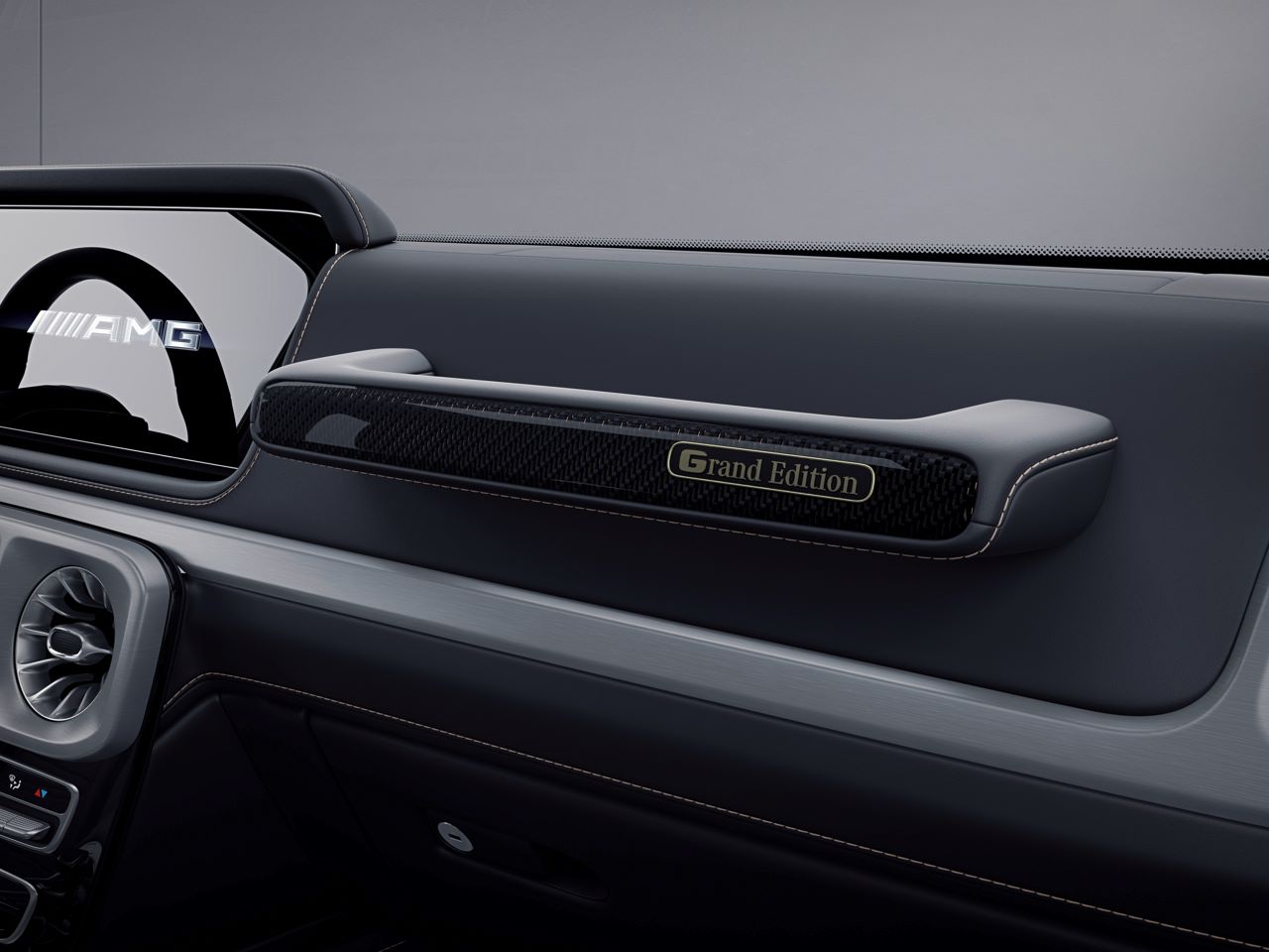 Mercedes-AMG G 63 “Grand Edition”: modelo especial em preto mate com detalhes em dourado 14