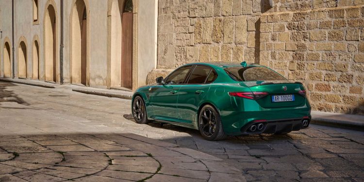 "Quadrifoglio 100° Anniversario": A edição limitada do Giulia e do Stelvio que celebra um século lendário já esgotou 27